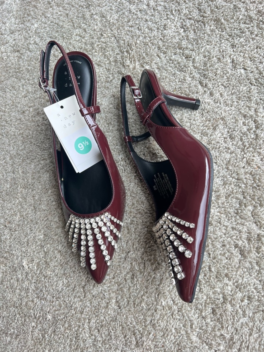 Women's Burgundy Pointed Toe Slingback Flats with Rhinestone Fringe. Size 9.5 - Picture 4 of 5